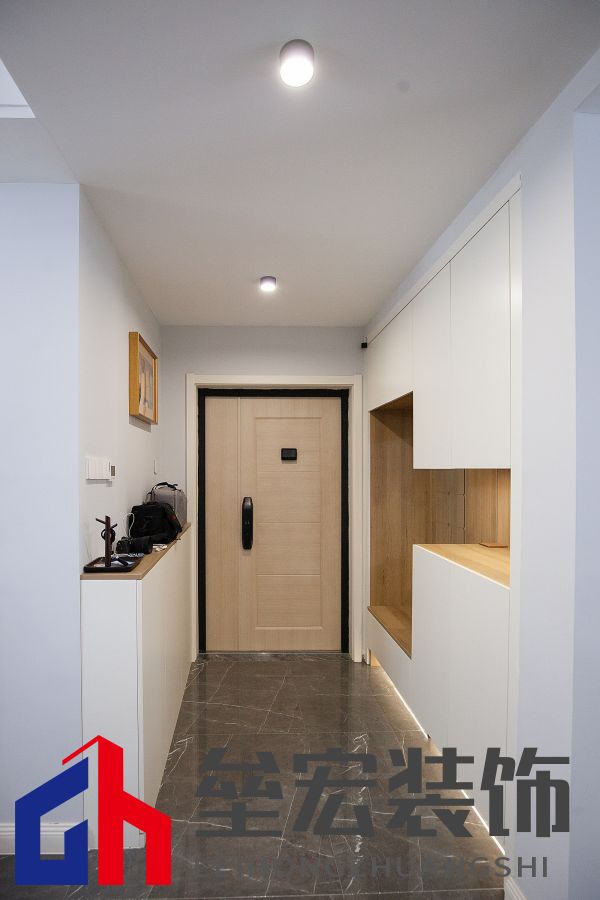 白色、木色與黑色演繹同一空間下的不同格調(diào)！