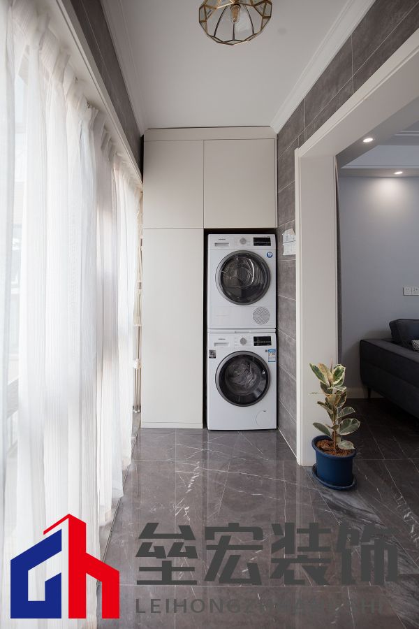 白色、木色與黑色演繹同一空間下的不同格調(diào)！