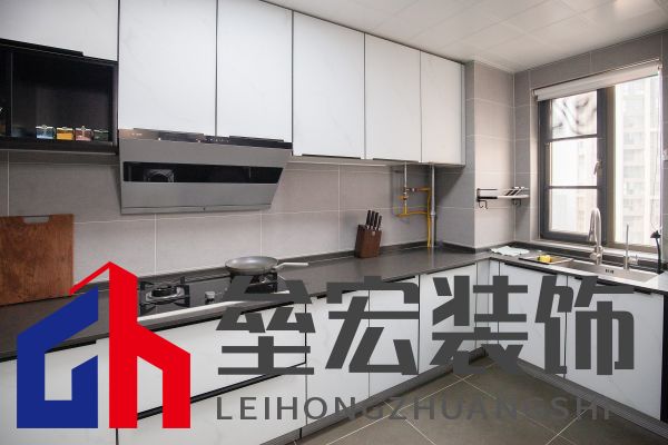 白色、木色與黑色演繹同一空間下的不同格調(diào)！