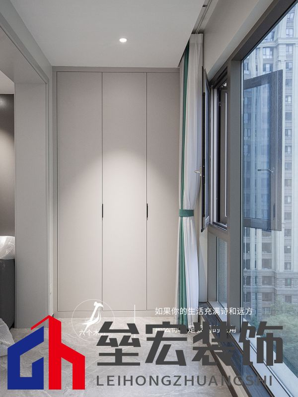 103㎡三居室一門到頂?shù)囊鹿裨O(shè)計(jì)，簡(jiǎn)約又溫馨