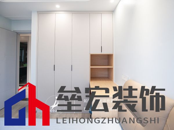 103㎡三居室一門到頂?shù)囊鹿裨O(shè)計(jì)，簡(jiǎn)約又溫馨