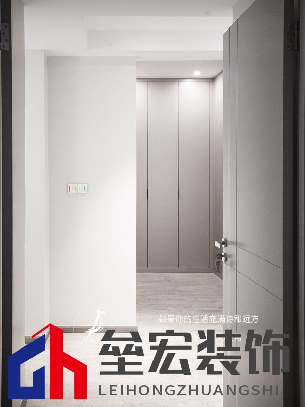 103㎡三居室一門到頂?shù)囊鹿裨O(shè)計(jì)，簡(jiǎn)約又溫馨