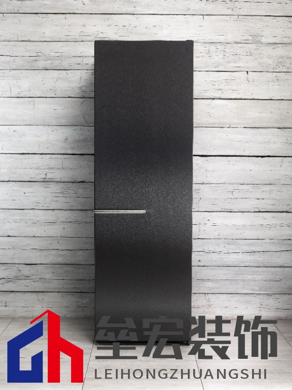 躺在地上 中度可信度描述已自動(dòng)生成