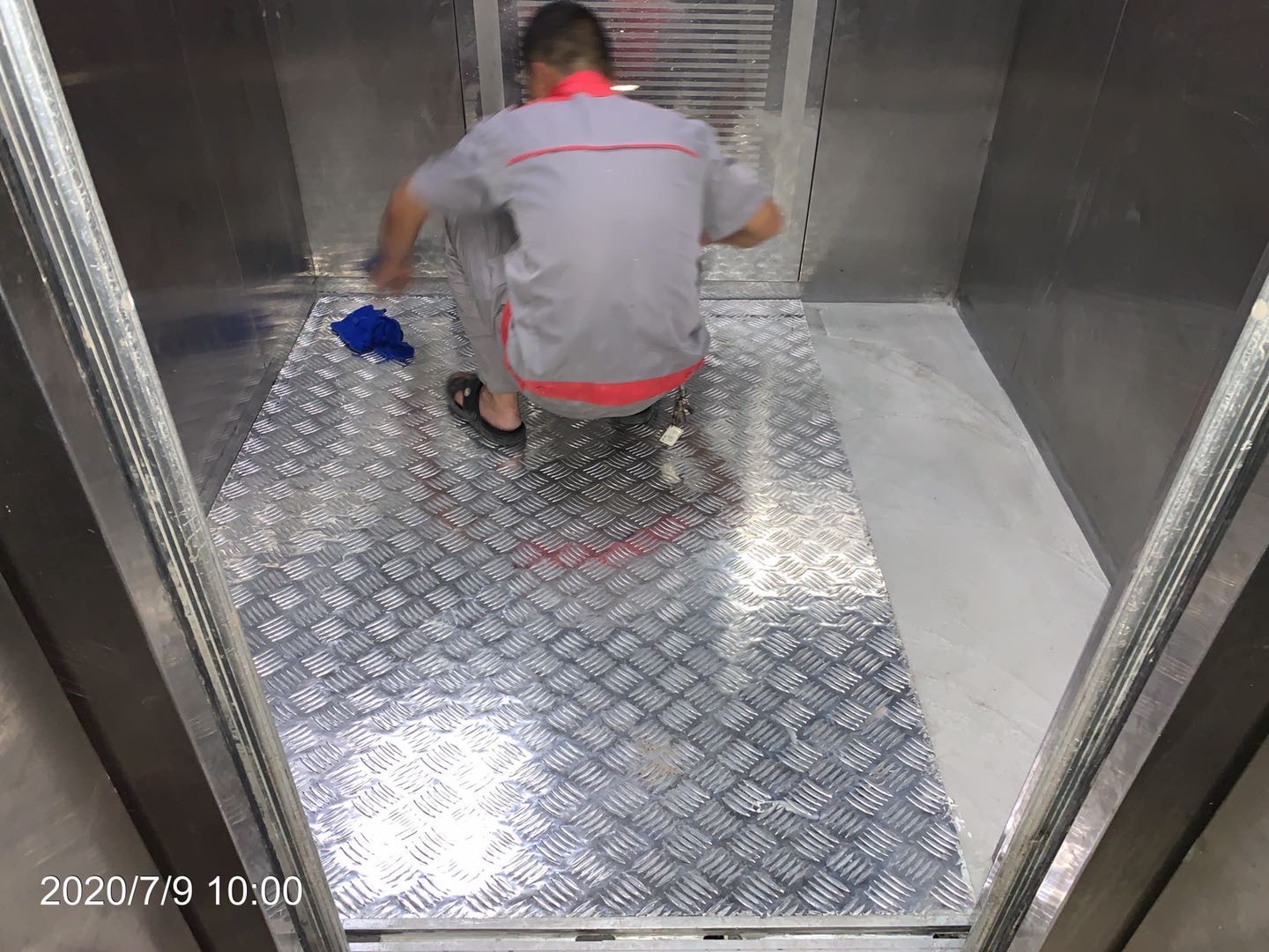 裝修電梯使用費(fèi)_蘇建陽光新城電梯為啥還沒裝修_廈門電梯裝修