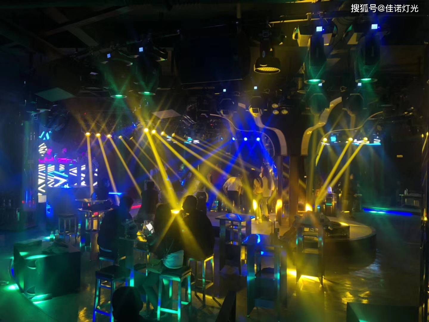 酒吧門(mén)口設(shè)計(jì)_廈門(mén)酒吧設(shè)計(jì)_qq炫舞房間酒吧設(shè)計(jì)