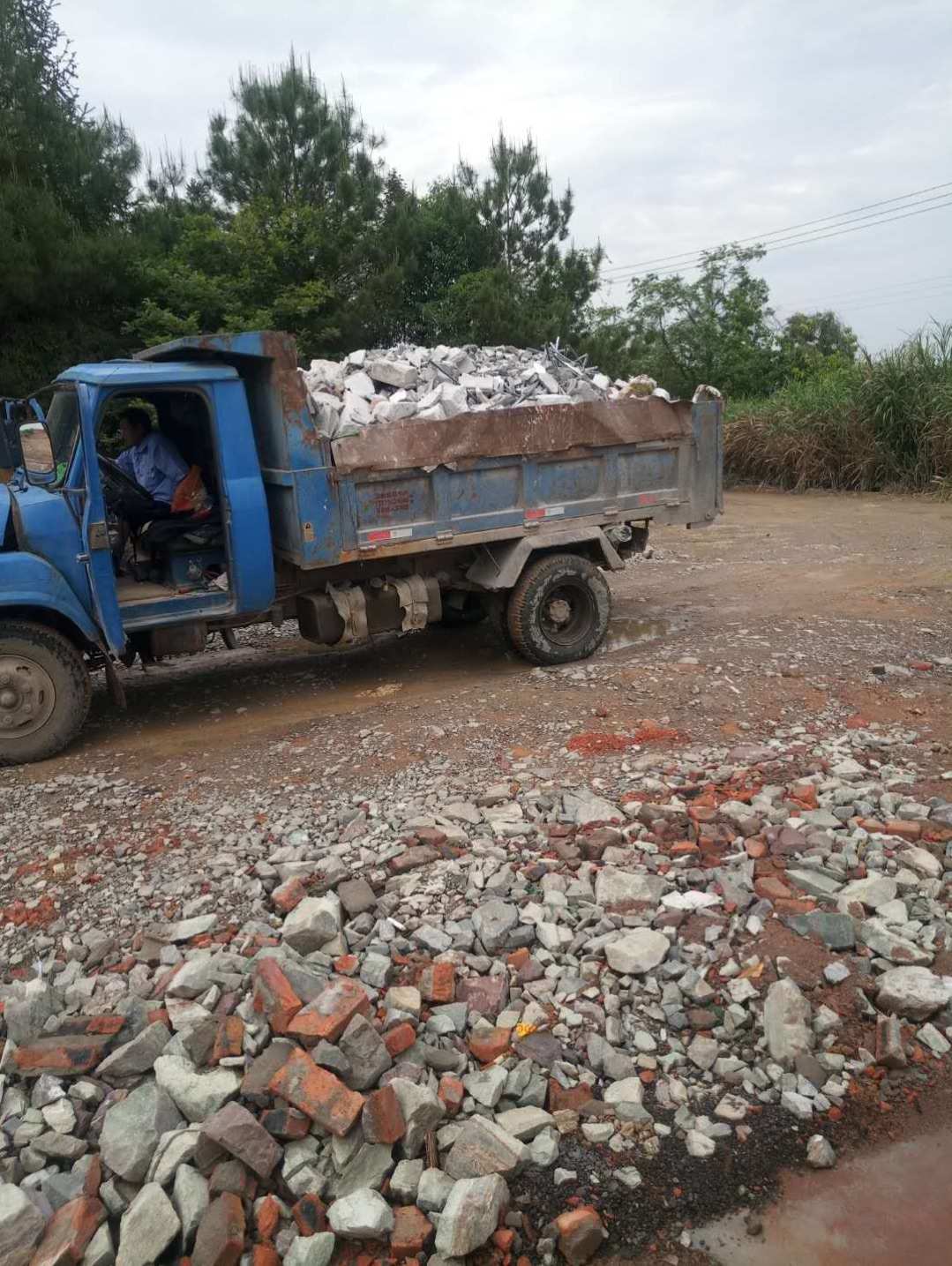 廈門裝修垃圾清運_廈門裝修垃圾傾倒點_廈門傾倒裝修垃圾點事件