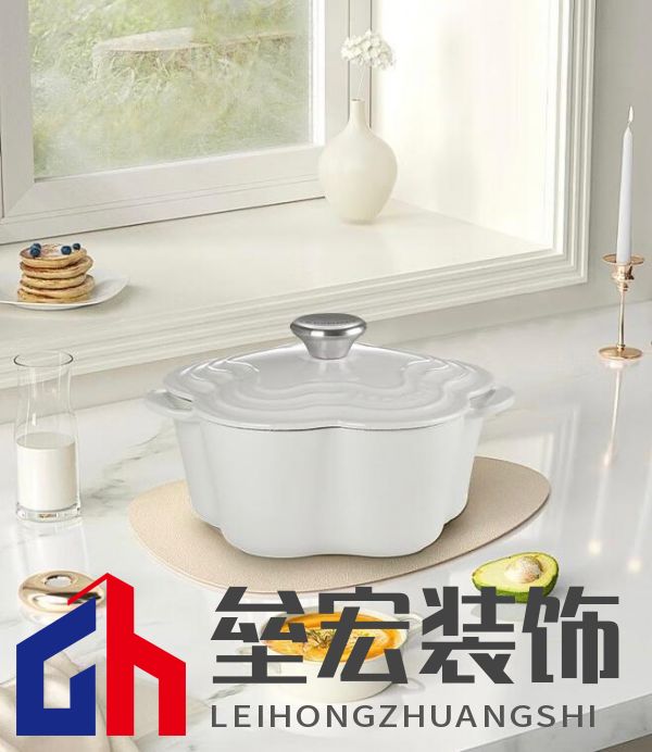 酷彩LE CREUSET鑄鐵鍋京東獨(dú)家首發(fā)！下單即贈(zèng)價(jià)值百元鍋鏟座