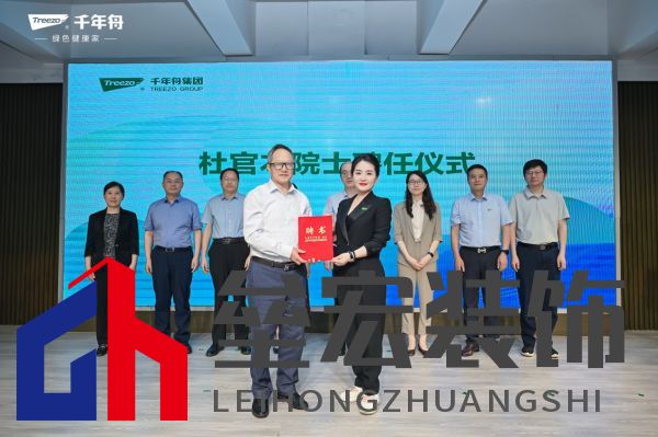 一群人站在屏幕前面 AI 生成的內容可能不正確。